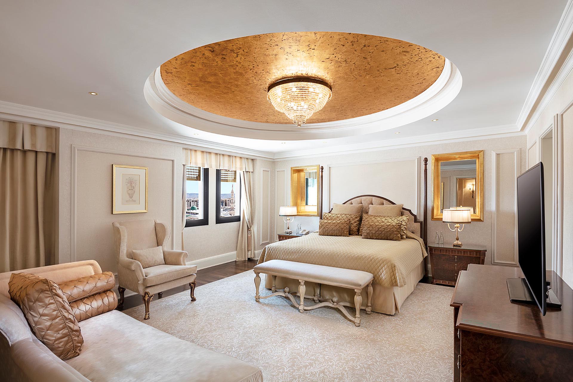 Grand-Royal-suite-haram-view-master-bedroom