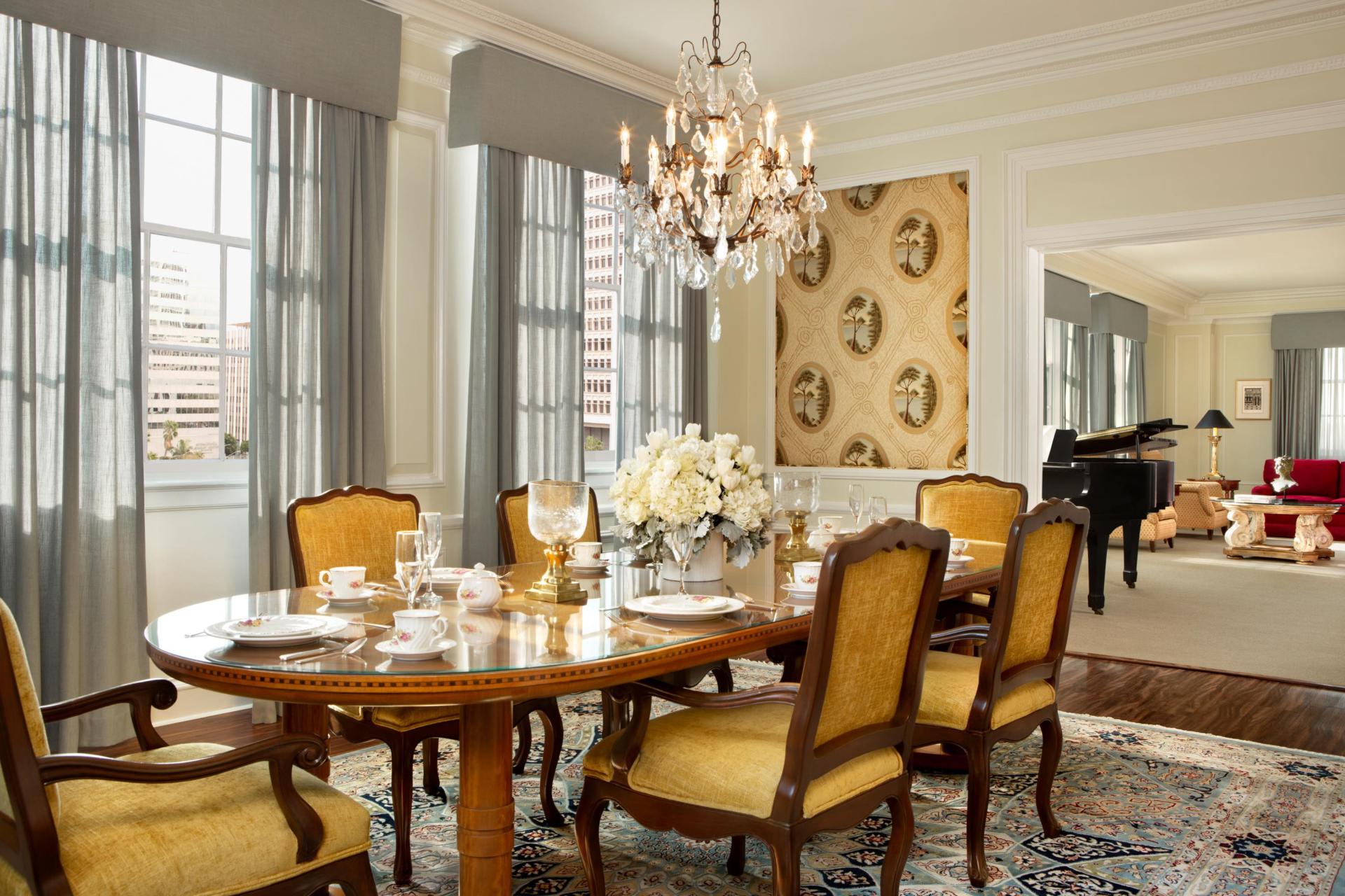 Presidential_Suite_Dining